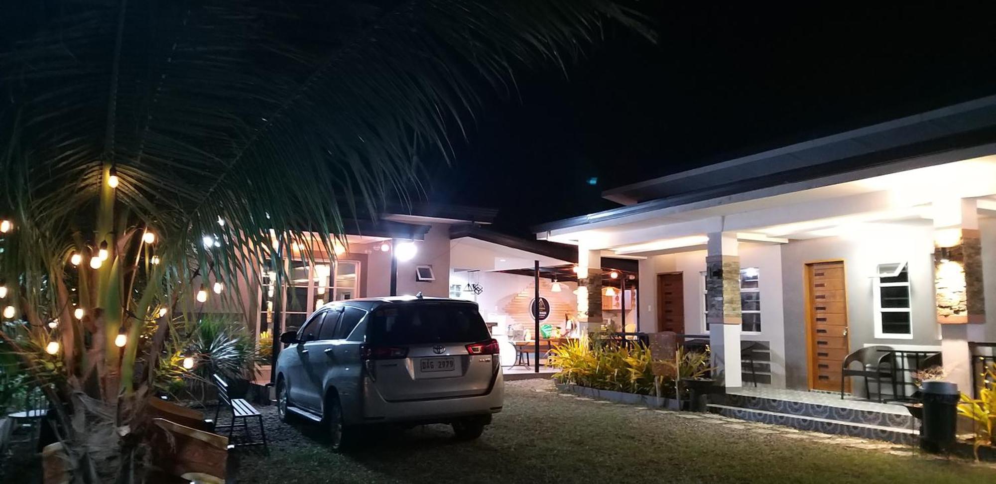 Richville Little Boracay Guest House Calatagan Екстериор снимка